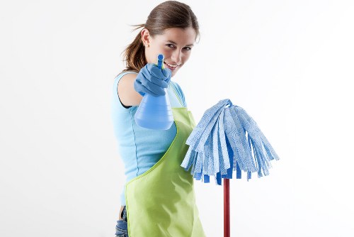 Professional window cleaning in E1 for a bright building exterior