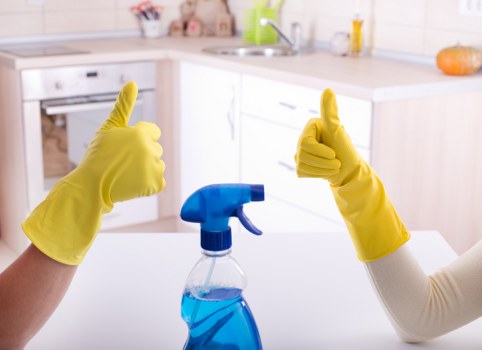 Deep carpet cleaning service in E1 for a modern residential room