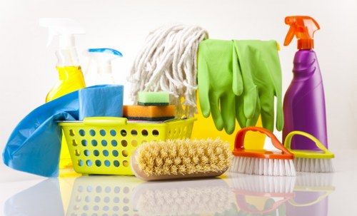 Responsible house clearance and tidy-up after item removal in E1