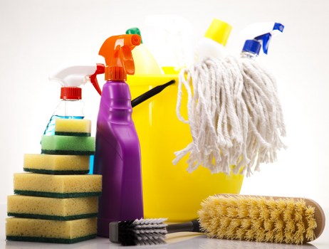 Deep carpet cleaning equipment used by a carpets cleaner in E1